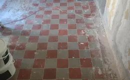 Ratuszowa 2 - wnętrze, korytarz komuniakacyjny przed remontem. Ratuszowa 2 - wnętrze, korytarz komuniakacyjny przed remontem.