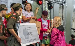 na zdjęciu osoby podczas biegu