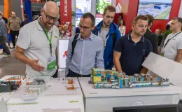 fot. Paweł Sowa/Wydział Prasowy UMBB na zdjęciu osoby podczas targów