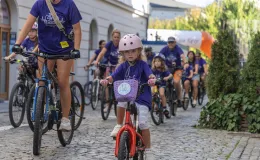 na zdjęciu rowerzyści