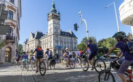 na zdjęciu rowerzyści