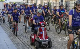 na zdjęciu rowerzyści