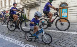 na zdjęciu rowerzyści