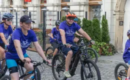 na zdjęciu rowerzyści