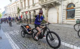 na zdjęciu rowerzyści