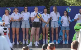 na zdjęciu siatkarki podczas prezentacji