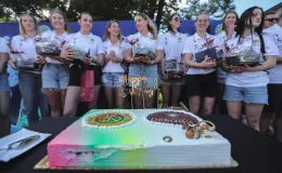 na zdjęciu siatkarki podczas prezentacji