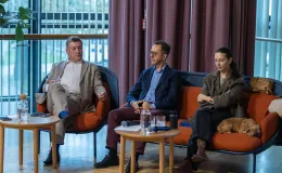 na zdjęciu osoby podczas konferencji 