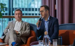 na zdjęciu osoby podczas konferencji 