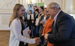 na zdjęciu stypendyści 