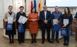 na zdjęciu stypendyści 