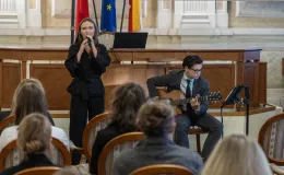 na zdjęciu stypendyści 