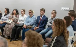 na zdjęciu osoby podczas uroczystości