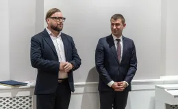 na zdjęciu osoby podczas uroczystości