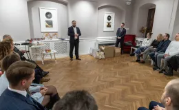 na zdjęciu osoby podczas uroczystości