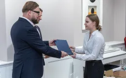 na zdjęciu osoby podczas uroczystości