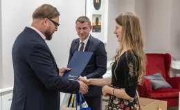 na zdjęciu osoby podczas uroczystości