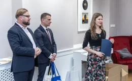 na zdjęciu osoby podczas uroczystości