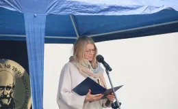 Na zdjęciu uroczystość odsłonięcie muralu oraz otwarcie bieżni lekkoatletycznej w Szkole Podstawowej nr 29 w BB
