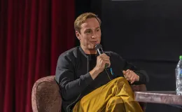 na zdjęciu sala kinowa z ludźmi