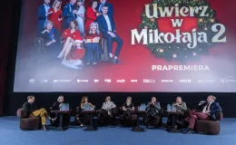 na zdjęciu sala kinowa z ludźmi