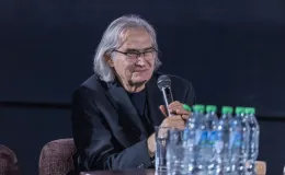 na zdjęciu sala kinowa z ludźmi