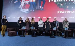 na zdjęciu sala kinowa z ludźmi