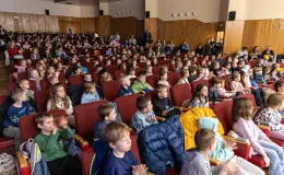 na zdjęciu osoby podczas spotkania