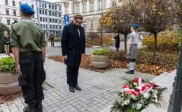 na zdjęciu osoby podczas świętowania