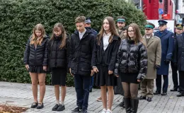 na zdjęciu osoby podczas świętowania