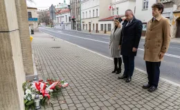 na zdjęciu osoby podczas świętowania