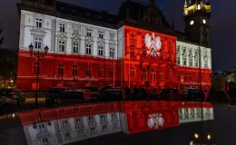 na zdjęciu osoby podczas świętowania