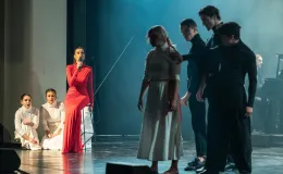 na zdjęciu osoby podczas świętowania