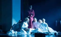 na zdjęciu osoby podczas świętowania