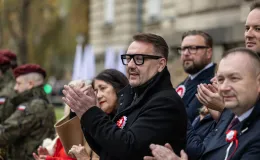 na zdjęciu osoby podczas świętowania