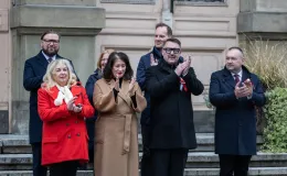 na zdjęciu osoby podczas świętowania