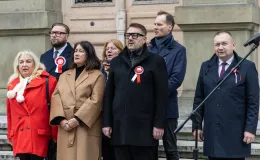 na zdjęciu osoby podczas świętowania