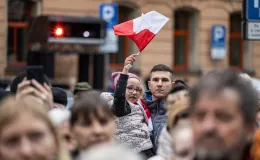 na zdjęciu osoby podczas świętowania