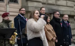 na zdjęciu osoby podczas świętowania