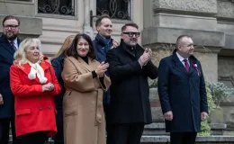 na zdjęciu osoby podczas świętowania