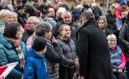 na zdjęciu osoby podczas świętowania
