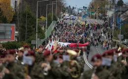 na zdjęciu osoby podczas świętowania