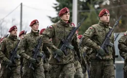 na zdjęciu osoby podczas świętowania