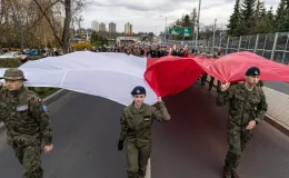 na zdjęciu osoby podczas świętowania