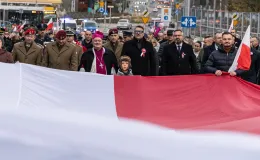 na zdjęciu osoby podczas świętowania