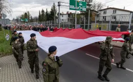 na zdjęciu osoby podczas świętowania