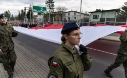 na zdjęciu osoby podczas świętowania