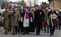 na zdjęciu osoby podczas świętowania