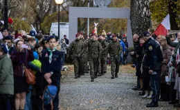 na zdjęciu osoby podczas świętowania