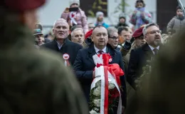 na zdjęciu osoby podczas świętowania